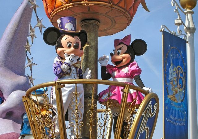 Descubre la magia de visitar Disneyland Paris en Navidad y Nochevieja 2024
