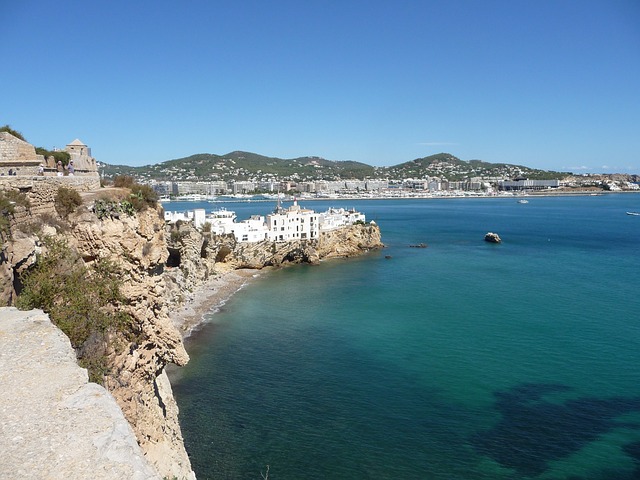 Las mejores zonas para alojarse en Ibiza: Descubre dónde disfrutar al máximo tu estancia